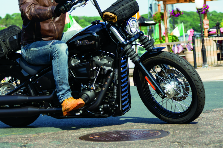 Kuryakyn Chin Spoiler Black - Bull Strap