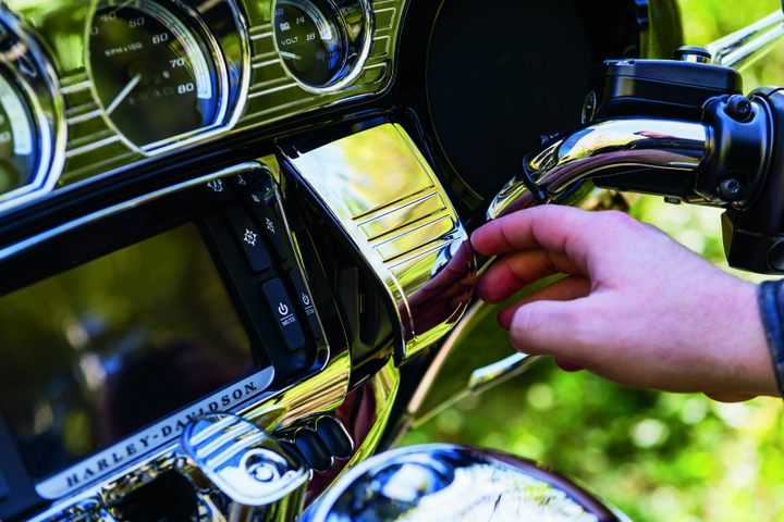 Kuryakyn Deluxe Tri-Line Stereo Trim Kit 14-Up Touring Models Chrome - Bull Strap