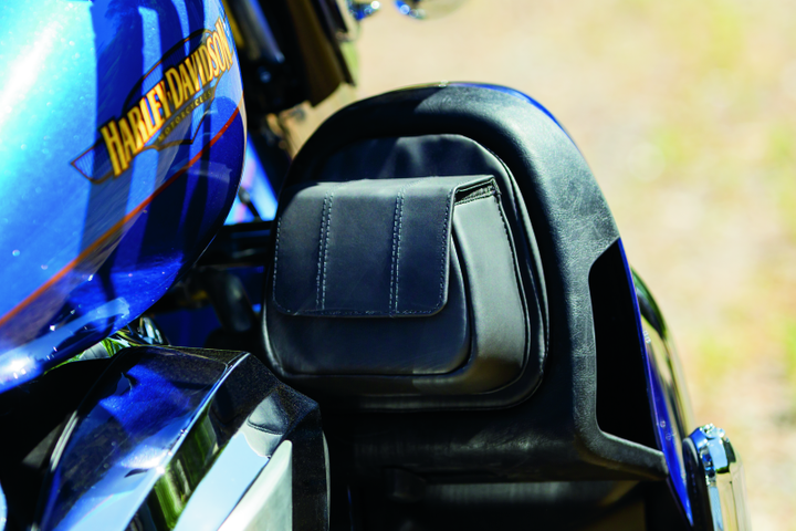 Kuryakyn Fairing Lower Door Pockets - Bull Strap