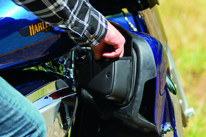 Kuryakyn Fairing Lower Door Pockets - Bull Strap