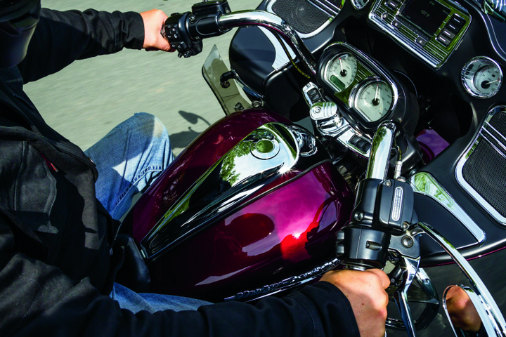 Kuryakyn Flush Mount Pop Up Gas Cap Chrome - Bull Strap