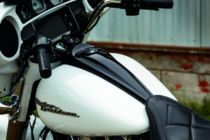 Kuryakyn Flush Mount Pop Up Gas Cap Chrome - Bull Strap