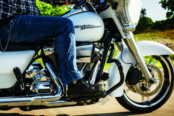 Kuryakyn Front Axle Nut Caps Satin Black - Bull Strap
