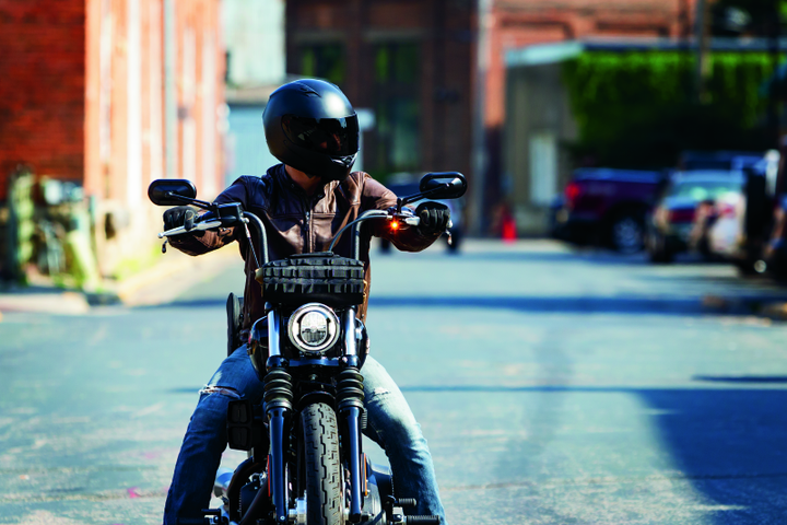 Kuryakyn Heavy Industry Mirrors Black - Bull Strap