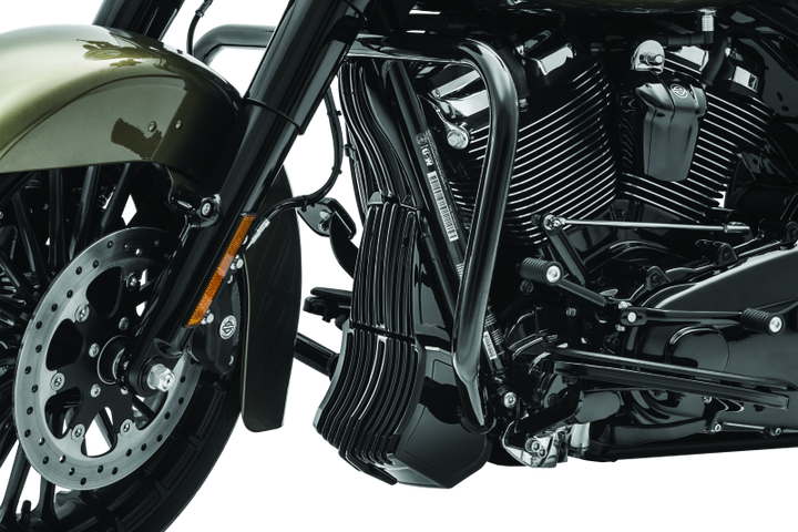 Kuryakyn Oil Cooler Cover Milwaukee-8 Black - Bull Strap