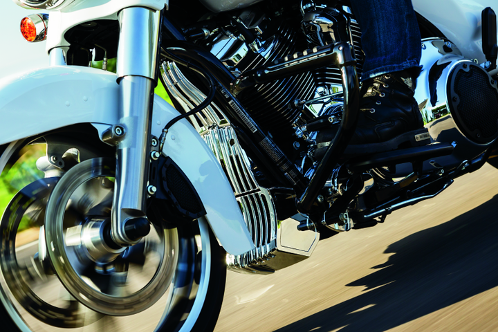 Kuryakyn Oil Cooler Cover Milwaukee-8 Chrome - Bull Strap