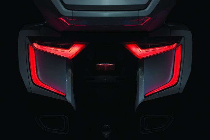 Kuryakyn Omni L.E.D. Rear Bag Accents 18 and up GL1800 - Bull Strap