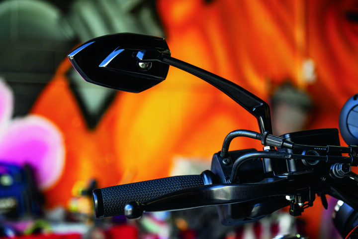 Kuryakyn Phantom Mirrors Gloss Black - Bull Strap