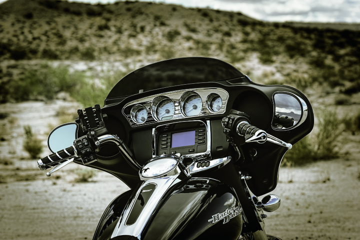 Kuryakyn Switch Panel Accent 14-Up Touring Models Chrome - Bull Strap