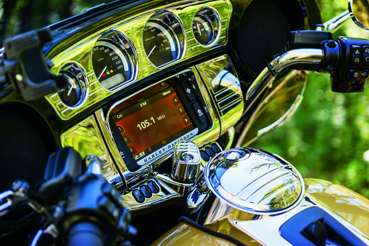 Kuryakyn Switch Panel Accent 14-Up Touring Models Chrome - Bull Strap