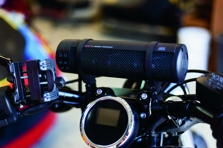 Kuryakyn Tech-Connect Bar Mount for 7/8 to 1-1/4 inch Bars 1-5/8 to 3-5/8 inches Wide - Bull Strap