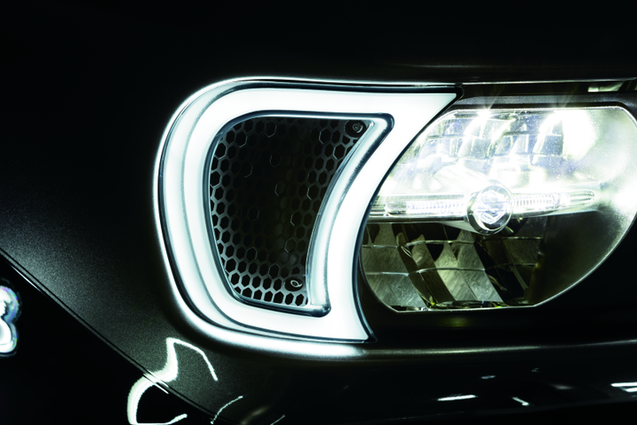 Kuryakyn Tracer Headlight Vent Accents Road Glide - Bull Strap