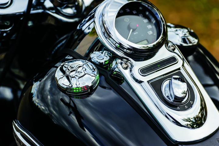 Kuryakyn Zombie Fuel & Battery Gauge Chrome - Bull Strap