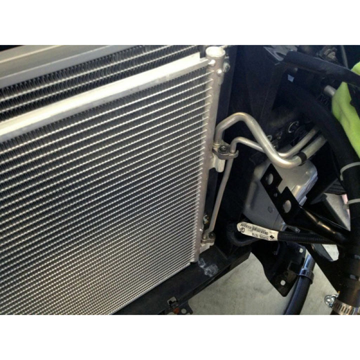 Mishimoto 09+ Nissan 370Z Manual Radiator - Bull Strap