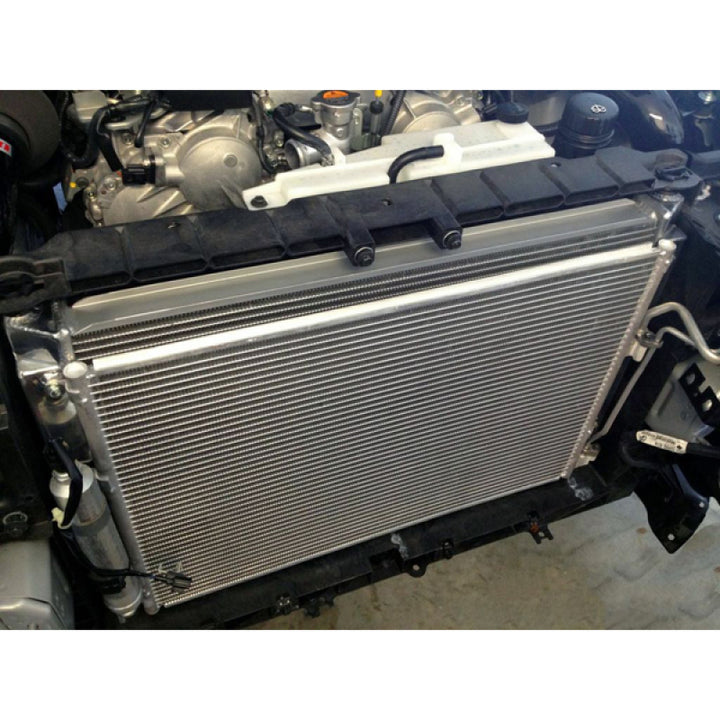 Mishimoto 09+ Nissan 370Z Manual Radiator - Bull Strap