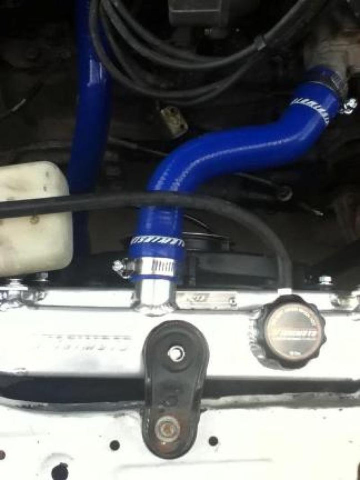 Mishimoto 92-00 Honda Civic / 93-97 Del Sol Manual Aluminum Radiator - Bull Strap