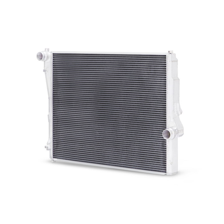 Mishimoto 99-06 BMW 323i/323i/328i/330i Performance Aluminum Radiator - Bull Strap