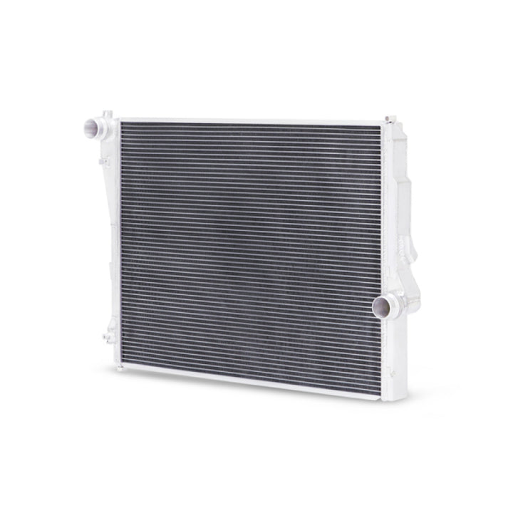Mishimoto 99-06 BMW 323i/323i/328i/330i Performance Aluminum Radiator - Bull Strap