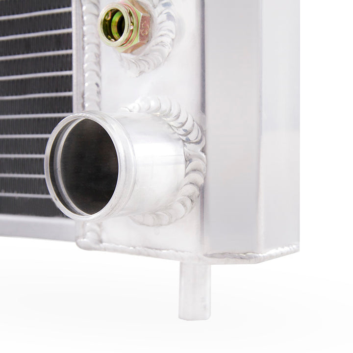 Mishimoto 99-14 Chevrolet Silverado 1500 V8 Aluminum Radiator - Bull Strap