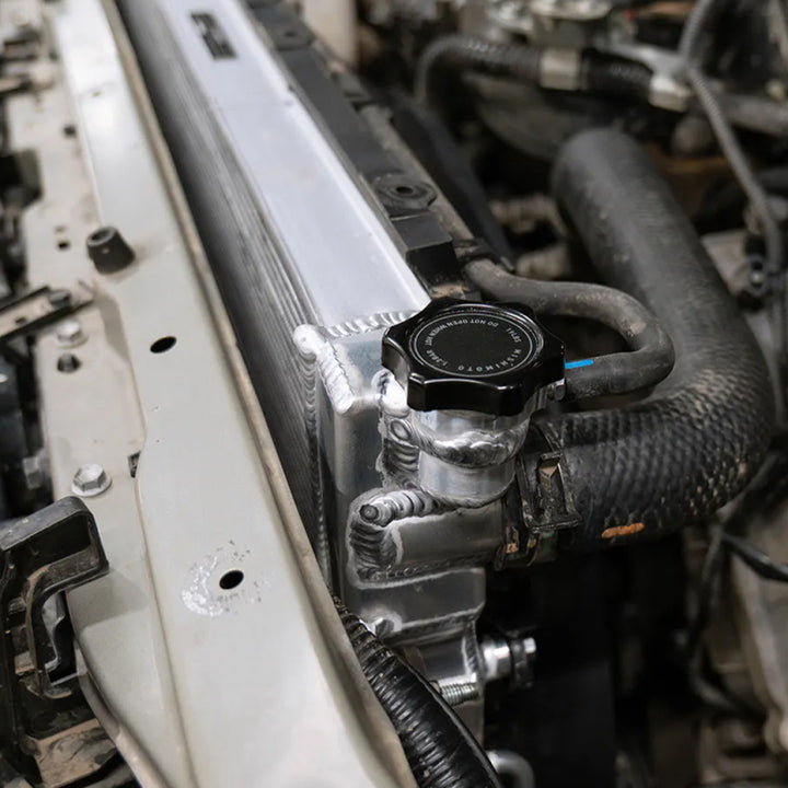 Mishimoto High-Pressure 1.3 Bar Radiator Cap Small Non-Directional - Bull Strap