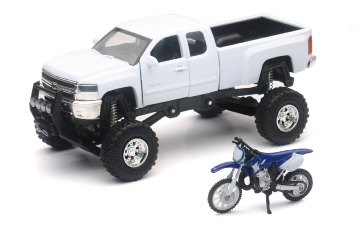 New Ray Toys Chevrolet Silverado with Yamaha Dirt Bike/ Scale - 1:32 - Bull Strap