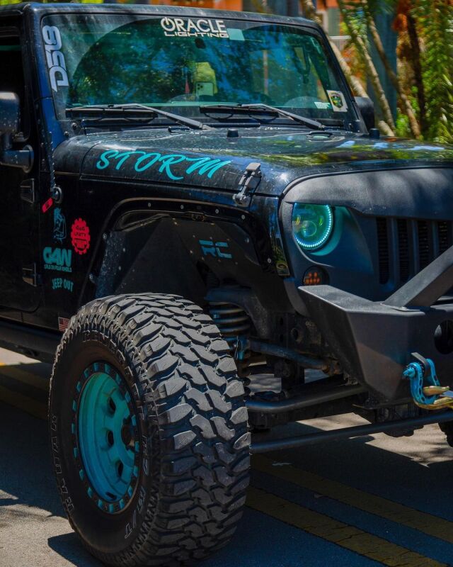 Oracle 7in High Powered LED Headlights - Black Bezel - ColorSHIFT - BC1 - Bull Strap