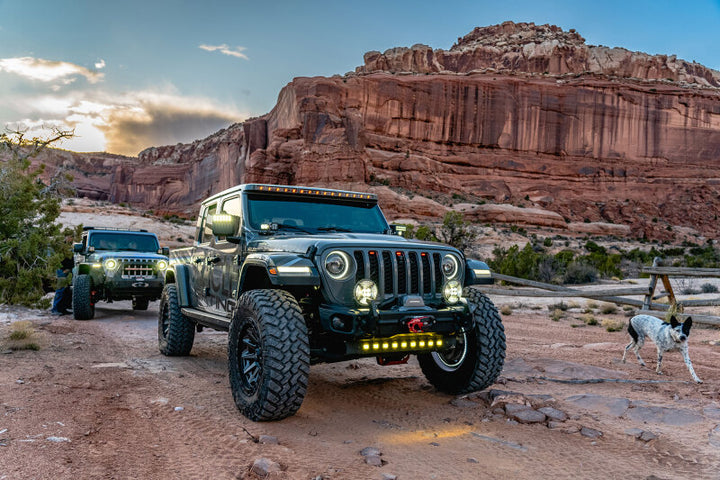 Oracle Jeep Wrangler JL/Gladiator JT Integrated Windshield LED Light Bar System - Bull Strap