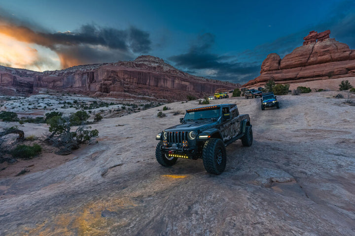 Oracle Jeep Wrangler JL/Gladiator JT Integrated Windshield LED Light Bar System - Bull Strap