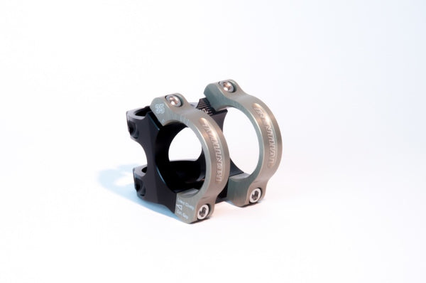 Renthal Apex 35 Handlebar Clamp 33 mm. - Bull Strap