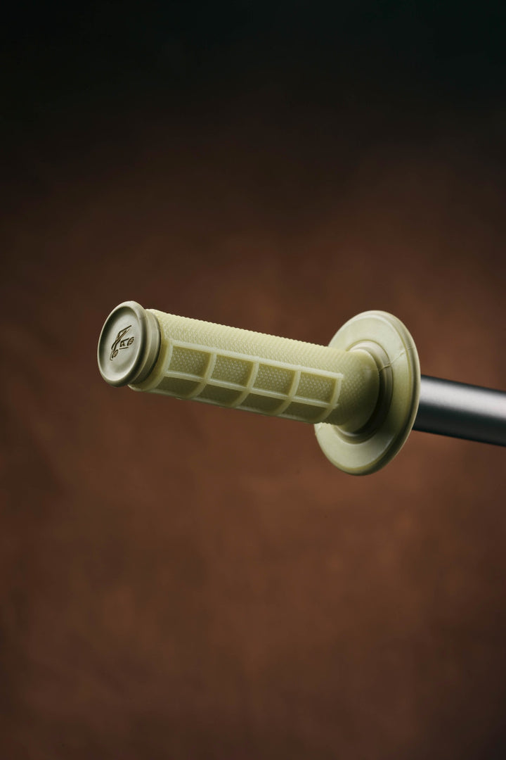 Renthal MX Dual Compound Grips 1/2 Waffle - Kevlar - Bull Strap