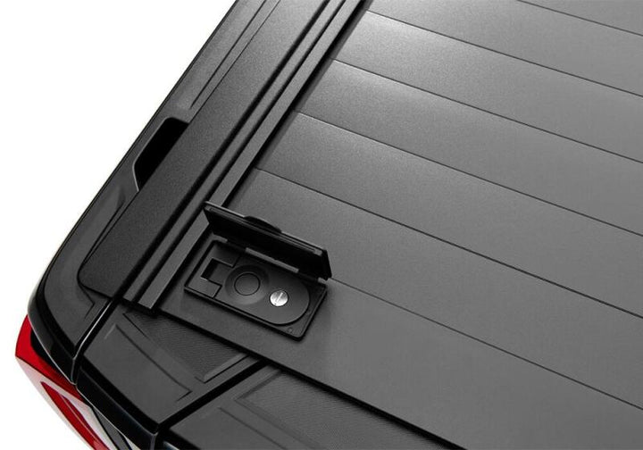 Retrax 19-22 GM Silverado / Sierra 1500 5ft. 8in. Bed RetraxPRO MX - Bull Strap