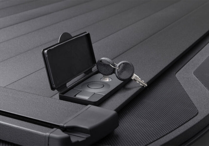 Retrax 2007-2020 Toyota Tundra CrewMax 5.5ft Bed RetraxPRO XR with Deck Rail System - Bull Strap