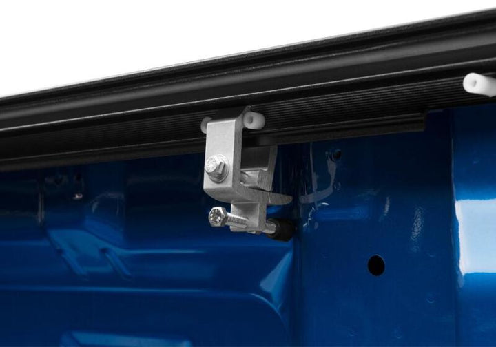 Retrax 2022+ Toyota Tundra (5.7ft Bed w/ Deck Rail System) RetraxONE XR Bed Cover - Bull Strap