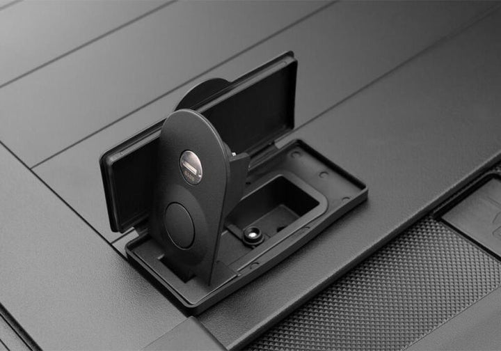 Retrax 21-22 Ford F-150 Super Crew/Super Cab (Incl. 2022 Lightning) 5.5ft Bed RetraxPRO XR - Bull Strap