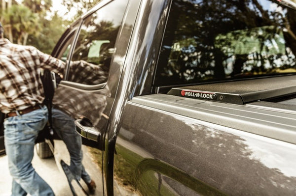 Roll-N-Lock 10-17 Dodge Ram 1500/2500/3500 SB 76in A-Series Retractable Tonneau Cover - Bull Strap