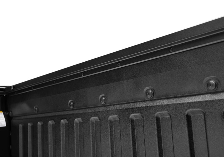 Roll-N-Lock 16-18 Toyota Tacoma Crew Cab SB 60-1/2in M-Series Retractable Tonneau Cover - Bull Strap