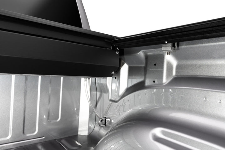 Roll-N-Lock 19-23 RAM 1500 w/o Swing Gate Tailgate SB 76.3in M-Series Retractable Tonneau Cover - Bull Strap