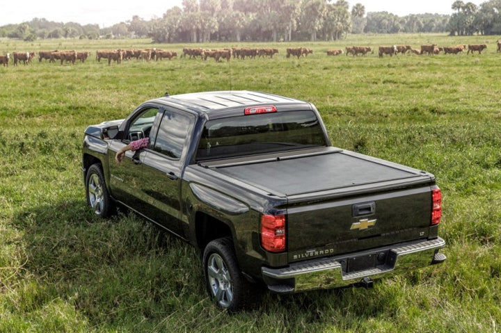 Roll-N-Lock 2009 Dodge Ram 1500 LB 96in M-Series Retractable Tonneau Cover - Bull Strap