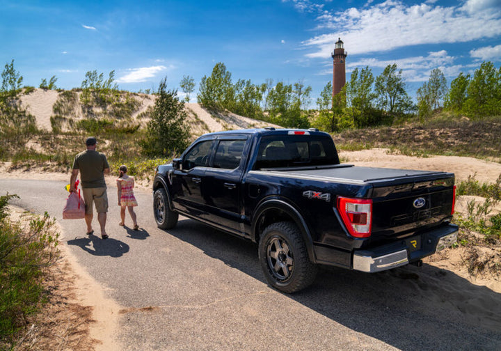 Roll-N-Lock 2009 Dodge Ram 1500 SB 76in M-Series Retractable Tonneau Cover - Bull Strap
