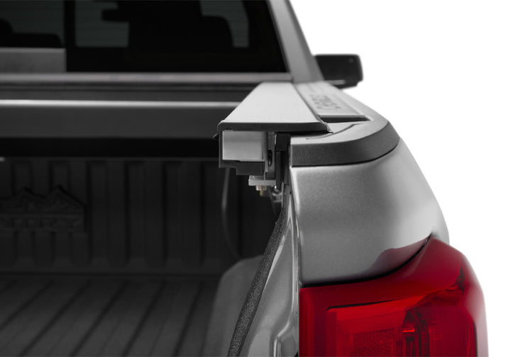 Roll-N-Lock 2019 Chevy Silverado 1500 68-3/8in E-Series Retractable Tonneau Cover - Bull Strap