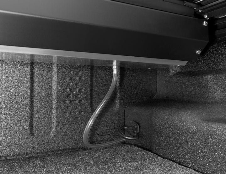 Roll-N-Lock 2020 Jeep Gladiator 5ft bed M-Series Retractable Tonneau Cover - Bull Strap