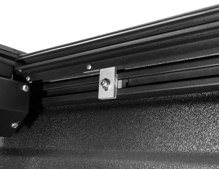 Roll-N-Lock 2020 Jeep Gladiator 5ft bed M-Series Retractable Tonneau Cover - Bull Strap