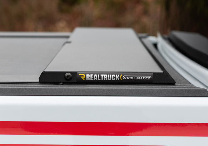 Roll-N-Lock 2020 Jeep Gladiator 5ft bed M-Series Retractable Tonneau Cover - Bull Strap