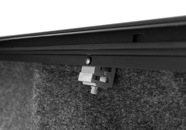 Roll-N-Lock 2021 Ford F-150 67.1in M-Series Retractable Tonneau Cover - Bull Strap