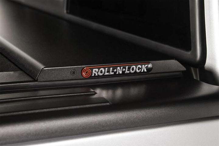 Roll-N-Lock 2022 Toyota Tundra Crew Cab/Double Cab 66.7in M-Series Retractable Tonneau Cover - Bull Strap