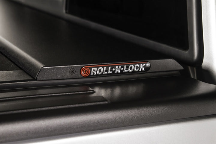 Roll-N-Lock 2022 Toyota Tundra Crew Cab/Double Cab 66.7in M-Series Retractable Tonneau Cover - Bull Strap