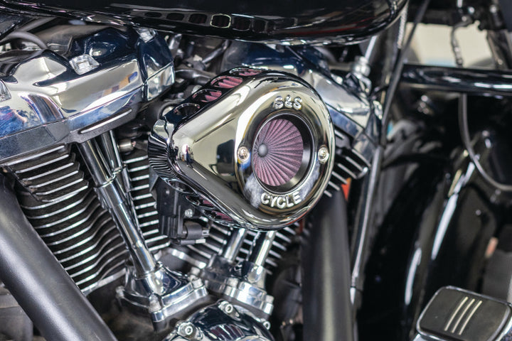S&S Cycle 2017+ M8 Models Stealth Air Stinger Kit w/ Chrome Teardrop - Bull Strap