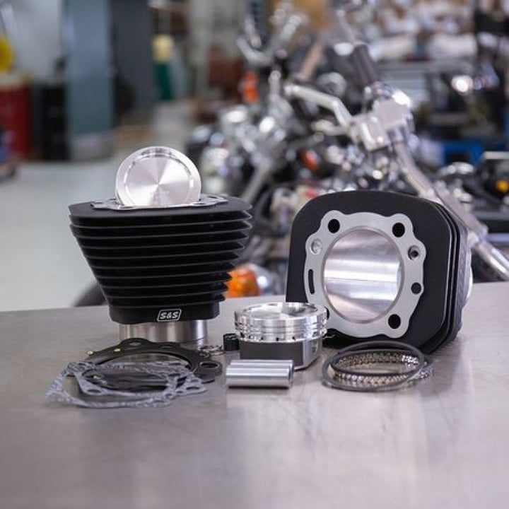 S&S Cycle 86-19 Sportster Models 883 to 1200cc Conversion Kit - Wrinkle Black - Bull Strap