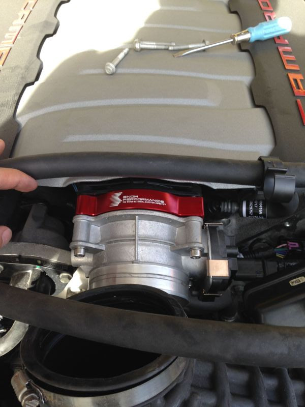 Snow Performance 16-17 Camaro Stg 2 Boost Cooler F/I Water Injection Kit (SS Braided Line & 4AN) - Bull Strap