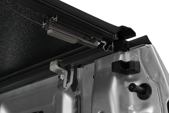 UnderCover 15-20 Ford F-150 5.5ft Flex Bed Cover - Bull Strap